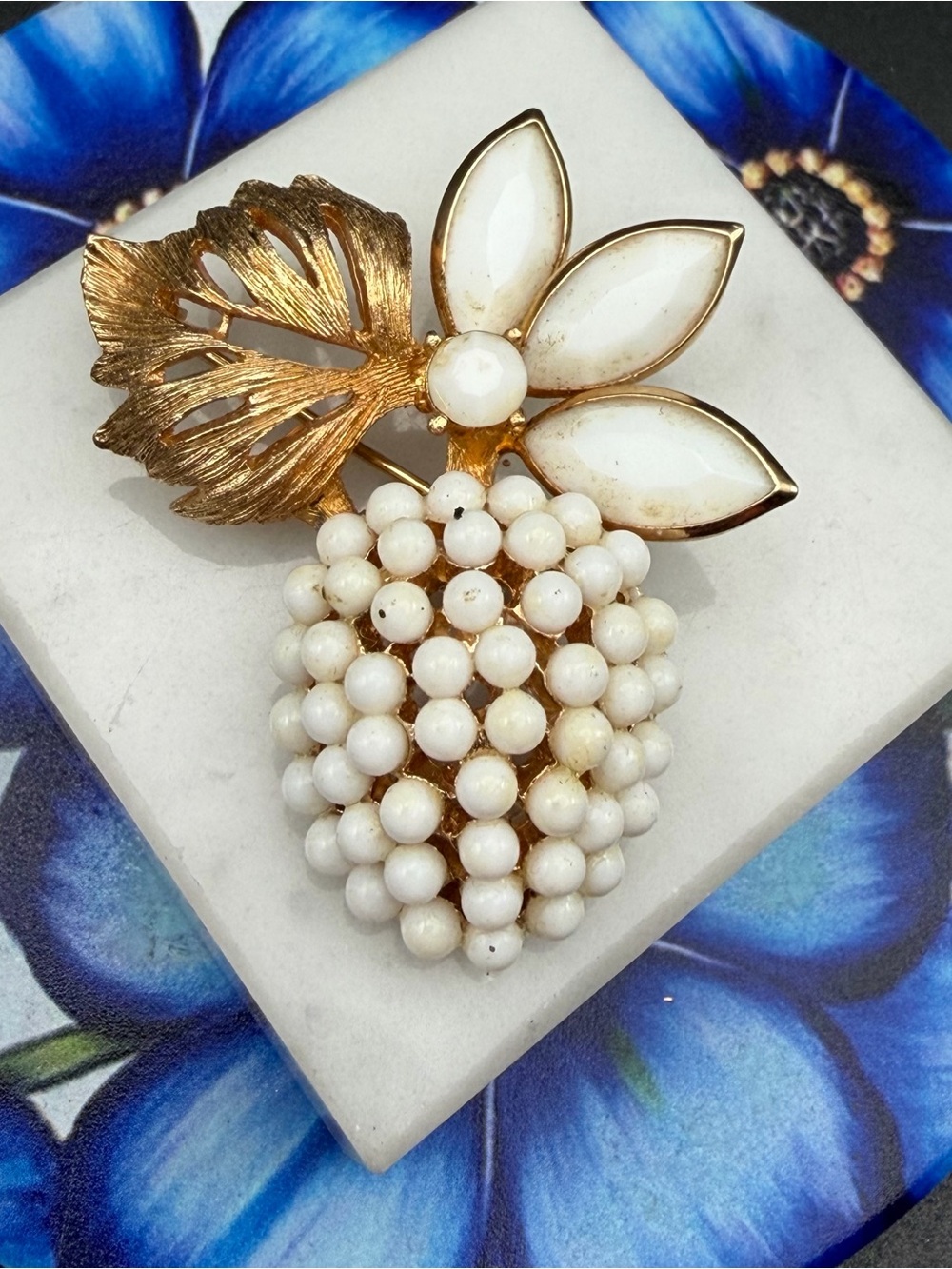 Vintage BSK flower berry cluster brooch #707